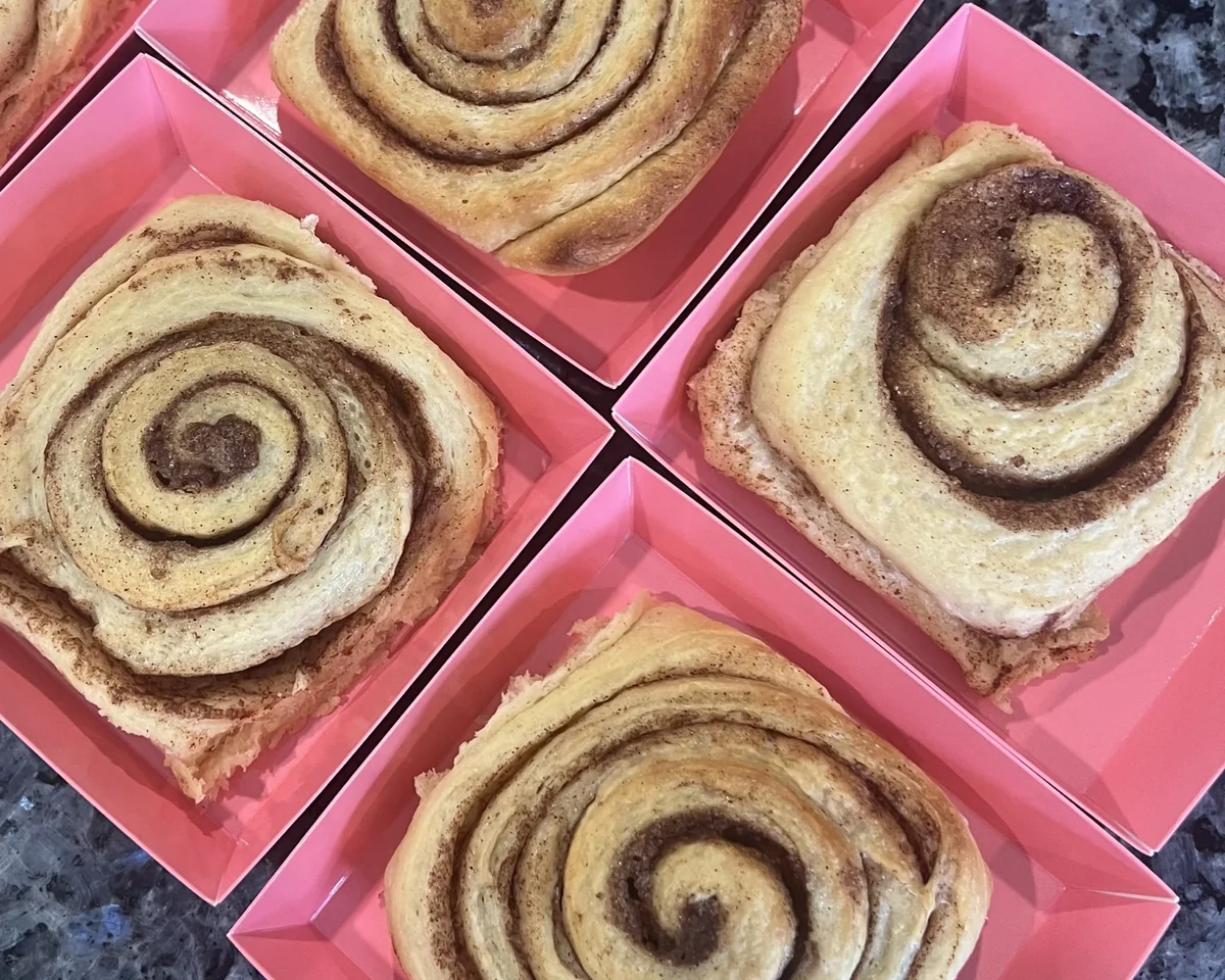 Single Jumbo Cinnamon Roll