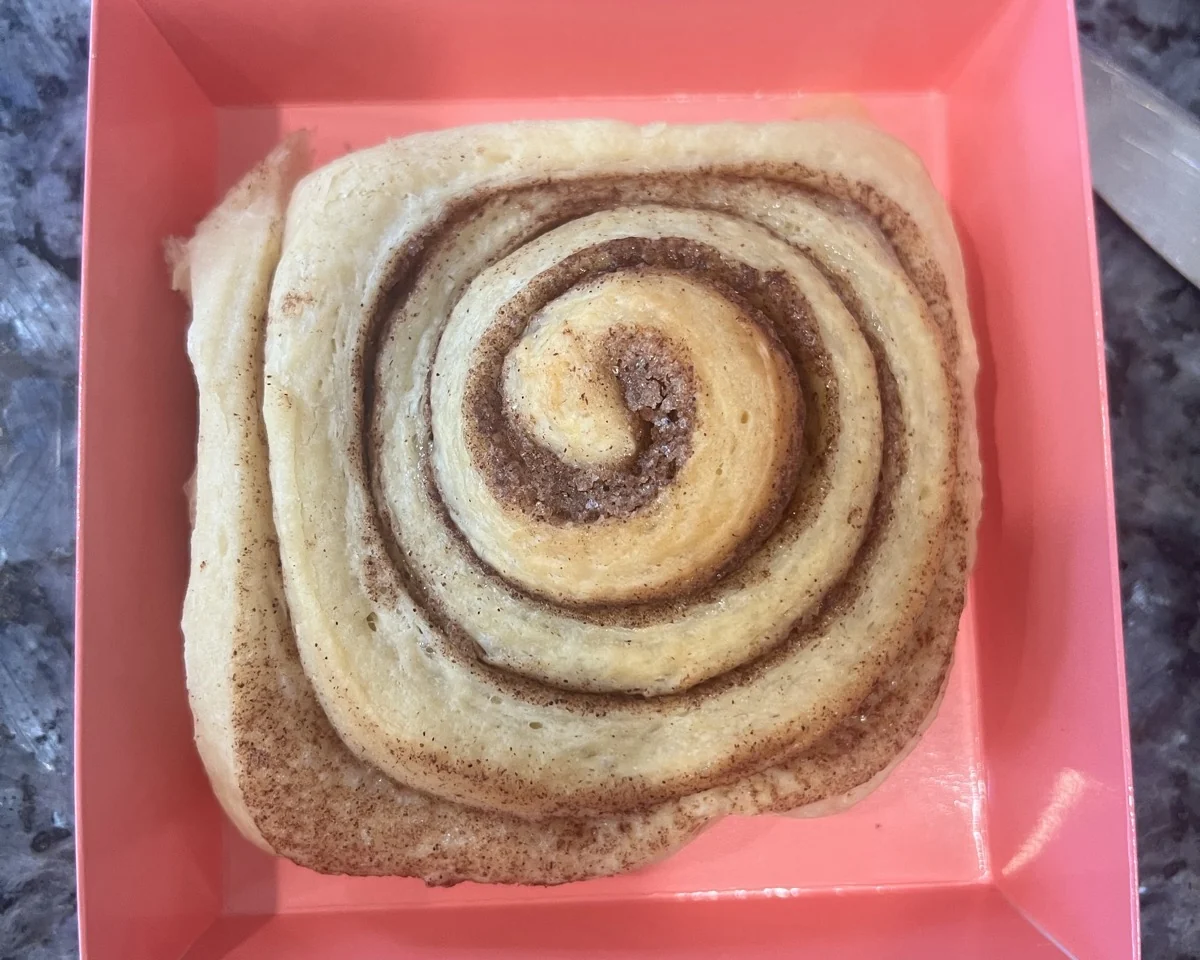 Single Jumbo Cinnamon Roll